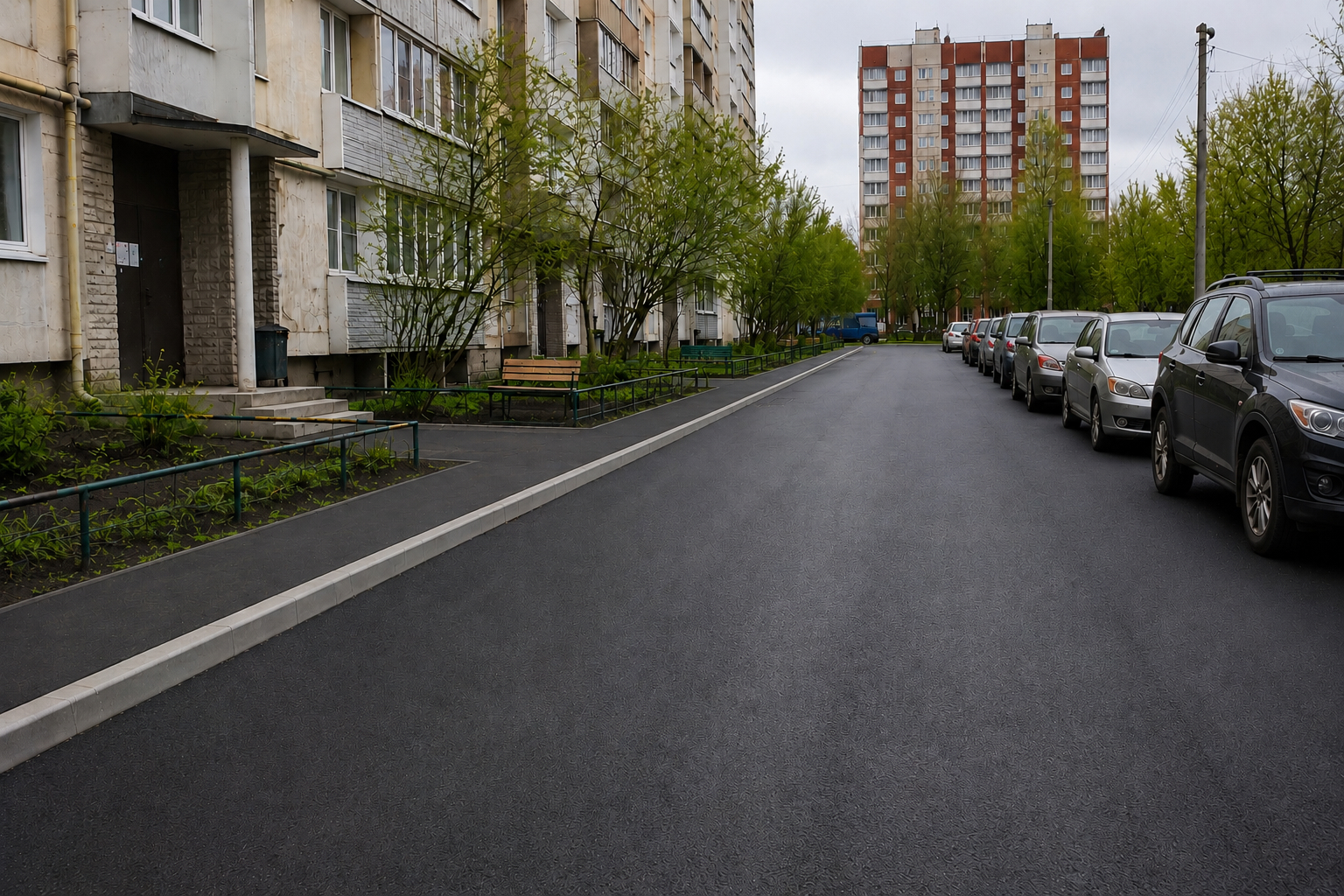 Двор после асфальтирования — ровное покрытие с уклоном для воды